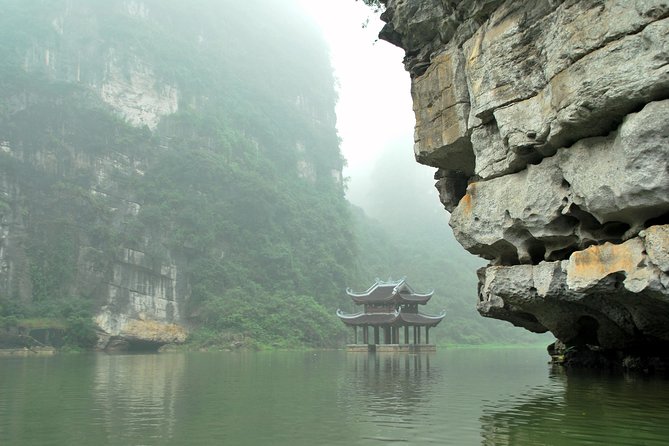 Ninh Binh Full Day Tour: Bai Dinh Pagoda - Trang An - Mua Cave - Trang An boat route: rowing hands and legs, plus how to enjoy the caves