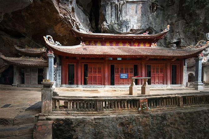 Ninh Binh Full Day Tour From Hanoi: Hoa Lu - Trang An - Mua Cave - Lunch near Trang An: buffet comfort between caves and climbing