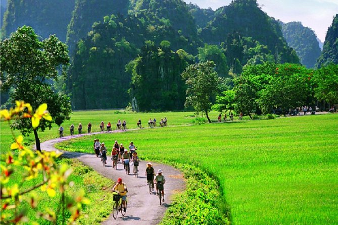 Ninh Binh Full Day Tour From Hanoi: Hoa Lu - Trang An - Mua Cave - The part no one wants to talk about: the boat craft request