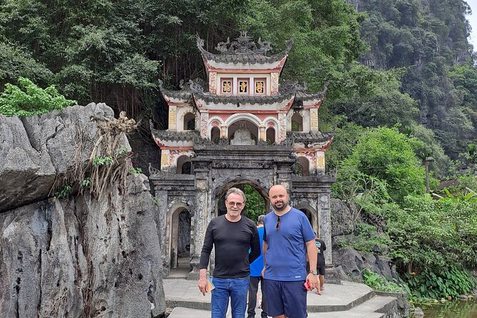 Ninh Binh Full Day Tour Group 8 (Trang An- Bich Dong- Mua cave) - Lunch in Ninh Binh: included, timed, and worth not skipping