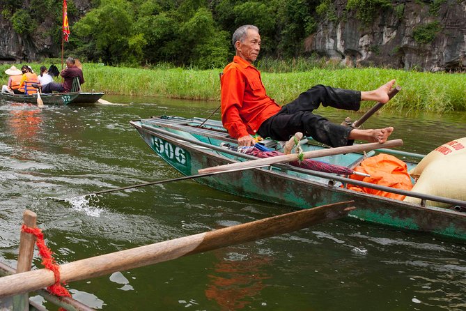Ninh Binh Full Day Tour to Hoa Lu Tam Coc Mua Cave Buffet Lunch - Tam Coc-Bich Dong by sampan: grottos on the Ngo Dong River