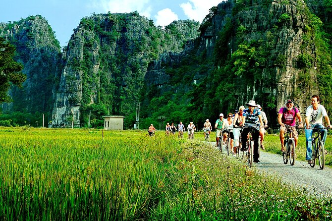 Ninh Binh Full Day Tour with Hoa Lu, Tam Coc and Mua Cave - Lunch in Ninh Binh: a set menu break that keeps the day on track