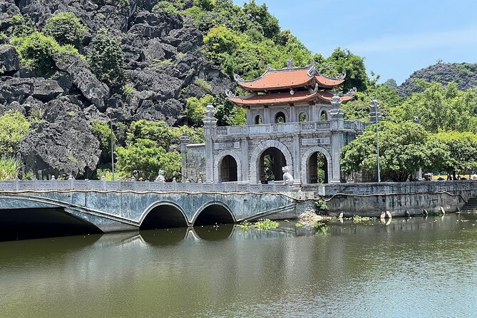 Ninh Binh Full Day Trip From Hanoi To Hoa Lu, Trang An, Mua Cave - Guides: why Happy, Phong, and Henry show up in great memories