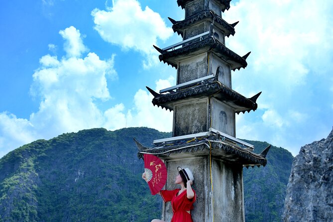 Ninh Binh Group Tour of 11 from Hanoi via Mua Cave Tam Coc Hoa Lu - Biking through limestone and rice paddies: easy fun that still feels local