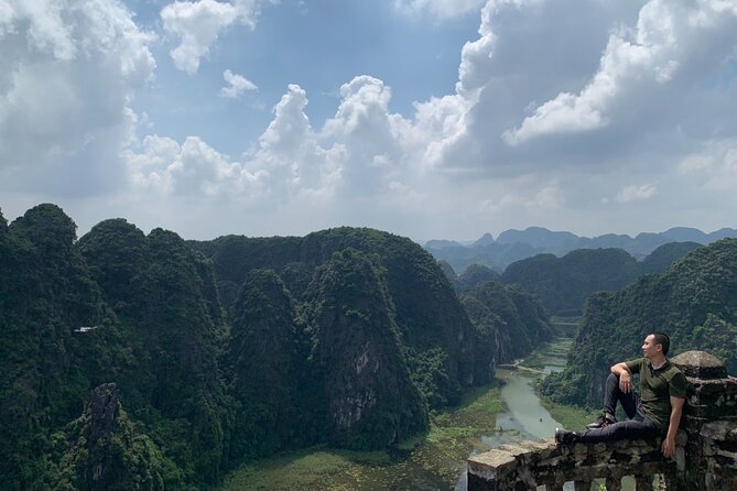 Ninh Binh Group Tour of 11 from Hanoi via Mua Cave Tam Coc Hoa Lu - Vietnamese lunch at a local restaurant: included food that powers the afternoon