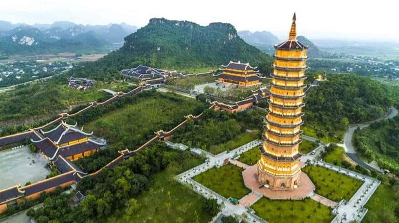 Ninh Binh: Hoa Lu, Bai Dinh, Trang An, and Mua Cave Tour - Mua Cave and the 500-step climb to Mua Island views