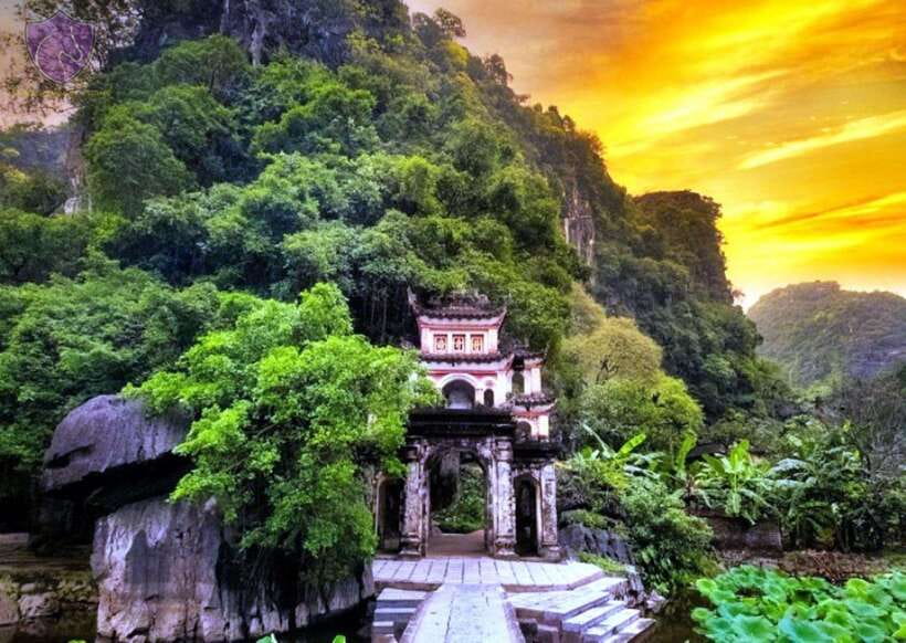 Ninh Binh: Hoa Lu, Bich Dong, Trang An& Mua Cave Small Group - Bich Dong Pagoda: Cave Scenery and a Temple Viewpoint
