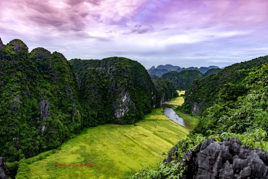Ninh Binh: Hoa Lu, Mua Cave, and Trang An Tour and Boat Ride - The 500 steps of Mua Mountain: the photo stop you will actually use