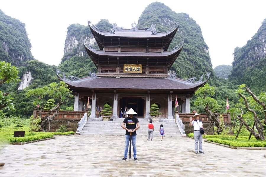 Ninh Binh: Hoa Lu, Mua Cave, and Trang An Tour and Boat Ride - Trang An sampan boat ride through water caves: the highlight to plan for