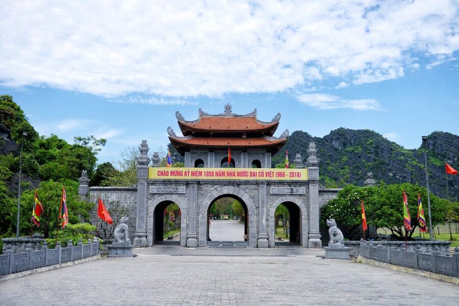 Ninh Binh: Hoa Lu, Mua Cave, and Trang An Tour and Boat Ride - Should you book the Hoa Lu, Mua Mountain, and Trang An tour?
