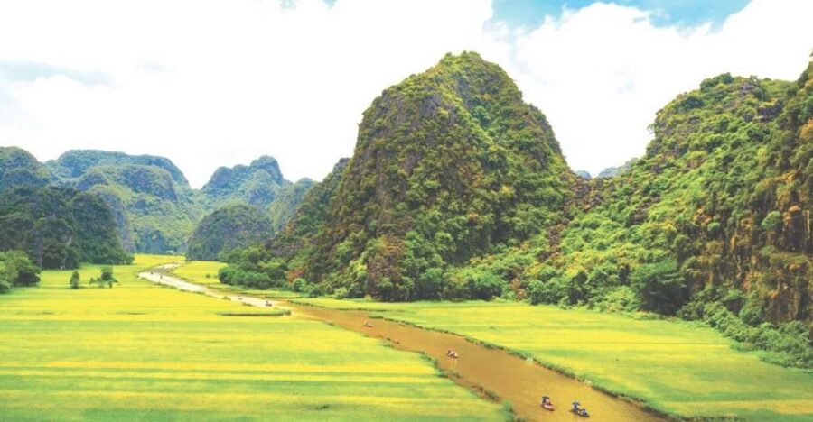 Ninh Binh - Hoa Lu - Tam Coc - Mua Caves & Buffet Lunch - Tam Coc Bamboo Boat Ride, 1.5 Hours of Caves and River Views