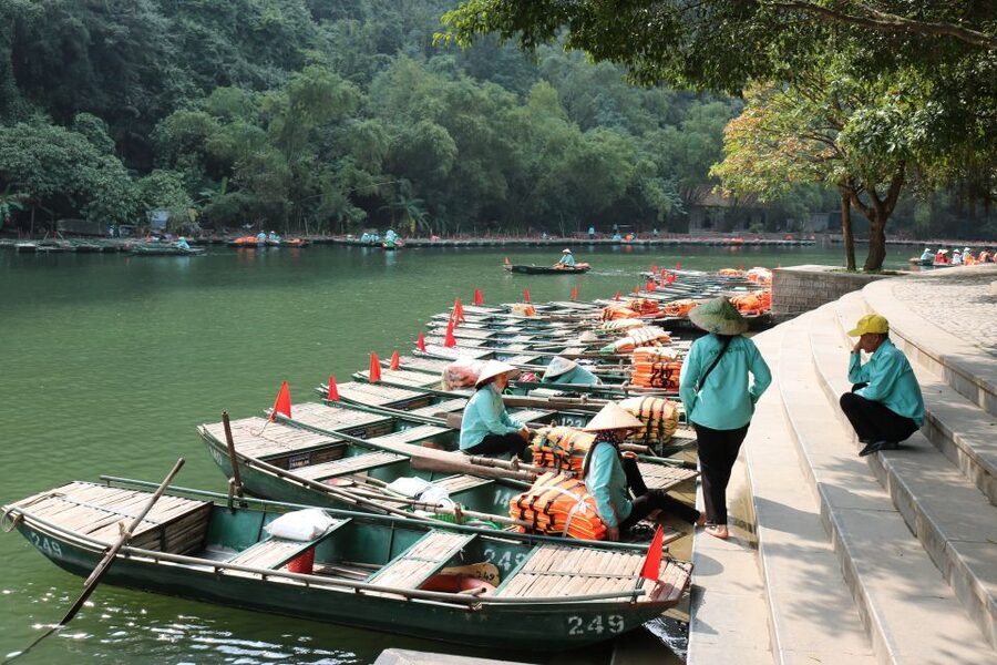 Ninh Binh: Hoa Lu, Trang An and Mua Caves Hiking Day Trip - Mua Cave and Lying Dragon Mountain: 486 steps for the Tam Coc view