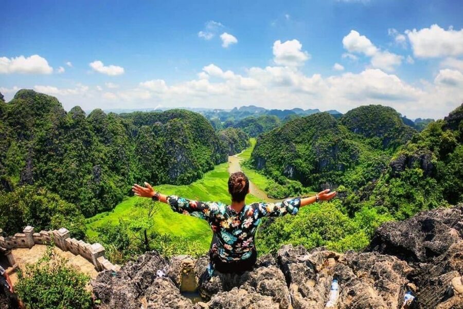 Ninh Binh: Hoa Lu, Trang An and Mua Caves Hiking Day Trip - Hoa Lu: ancient capital temples and the first government story