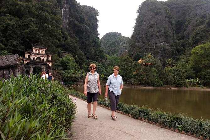 Ninh Binh Luxury Day Tour by Limousine- Small Group- All included - Two Route Choices in Ninh Binh: Bikes Plus Tam Coc, With Different Extras