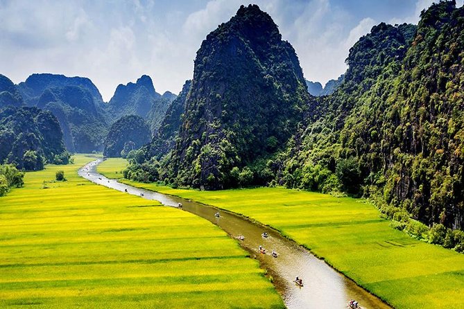 NINH BINH MEMORABLE DAY: Hoa Lu, Mua Cave, boat trip Tam Coc, Trang An optional - How the full day actually feels, timing and pacing