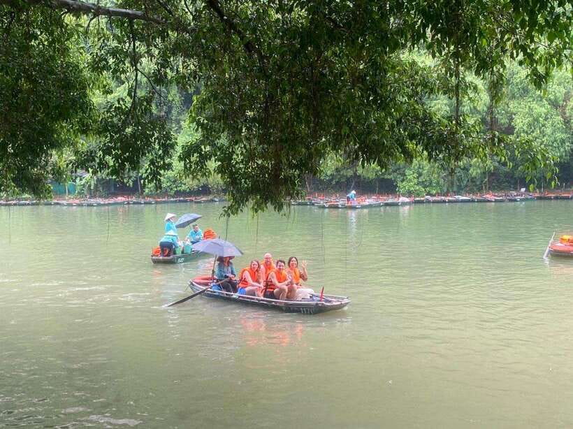 Ninh Binh : Mua Cave, Bai Dinh Pagoda, and Trang An Day Tour - Trang An Eco-Tourism: cave complexes by small boat