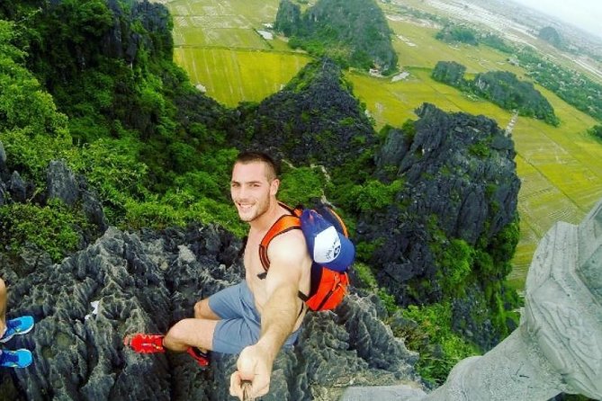 Ninh Binh Private Day Tour: Mua Cave, Tam Coc, Hoa Lu All Include - A riverside lunch in Tam Cốc-Bích Động that actually fits the day
