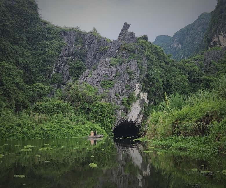 Ninh Binh Private Tour: Bai Dinh-Trang An/Tam Coc-Mua Cave - Ngoa Long mountain and Mua Cave: the climb that rewards your camera