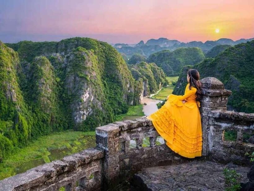 Ninh Binh Sunset Motorbike: Mua Cave, Coi Khe & Hoa Lu Town - Mua Cave viewpoint: 500 steps for a real sunset payoff