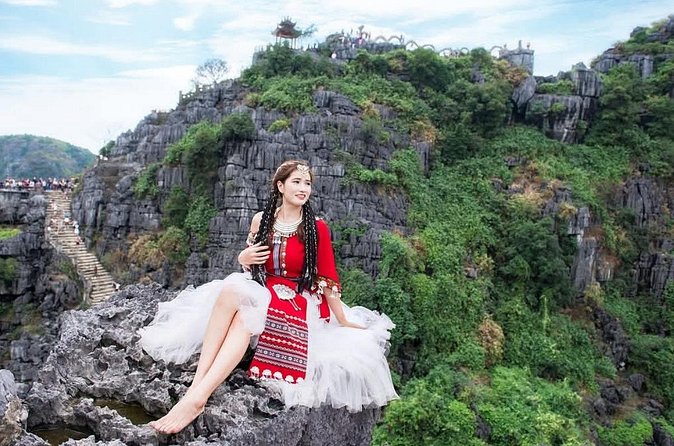 Ninh Binh Tour from Hanoi for 6-9 Pax/tour by DCar Limousine - Trang An UNESCO waterways: the cave scenery that changes as you move