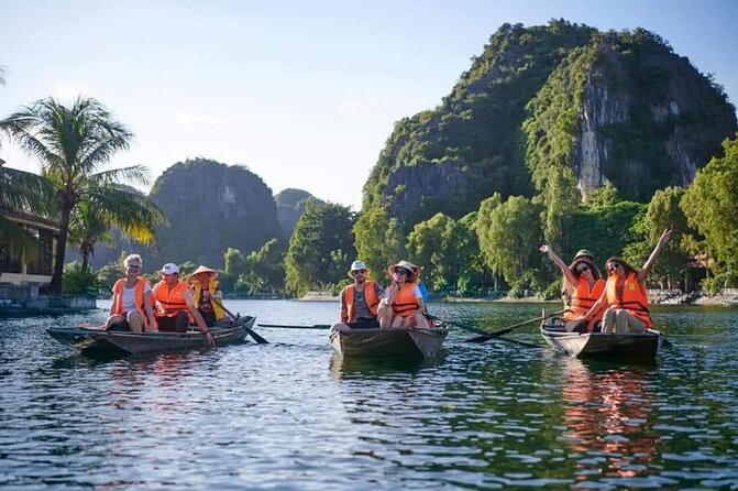 Ninh Binh Tour from Hanoi for 6-9 Pax/tour by DCar Limousine - Pickup in Hanoi Old Town and a small-group day with DCar Limousine