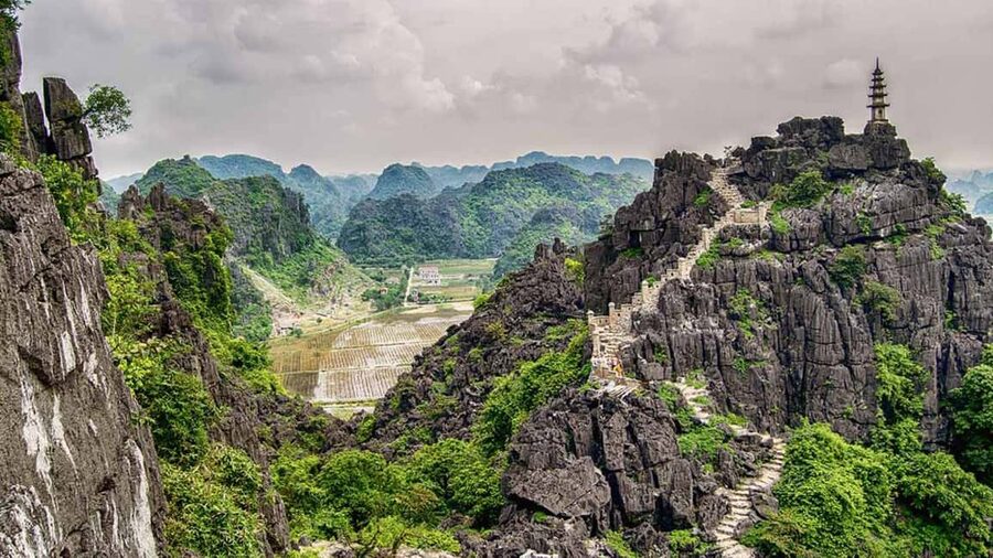 Ninh Binh: Trang An Boat Ride, Hoa Lu & Mua Cave Sunset - Trang An Boat Ride Through Caves and River Valleys