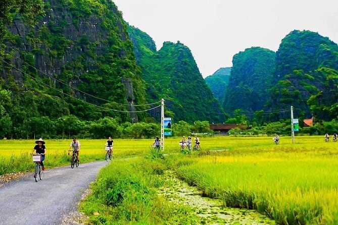 Ninh Binh Trip From Hanoi: Hoa Lu-Mua Cave-Boat-Cycling-Lunch - Lunch at Tam Coc area: goat meat and burnt rice fuel the afternoon