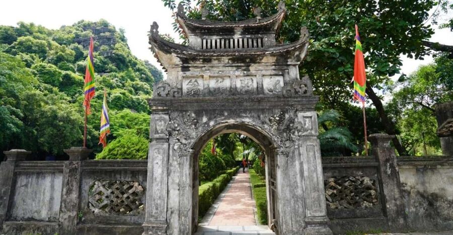 Ninh Binh Trip Visit Hoa Lu Capital -Tam Coc-Biking-Mua Cave - Rural biking between canals and limestone mountains