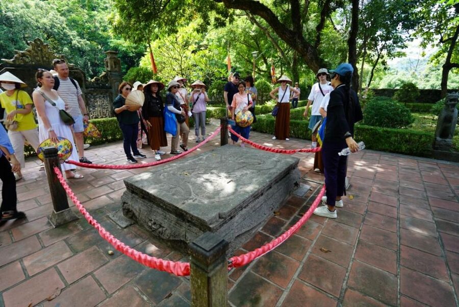 Ninh Binh Trip Visit Hoa Lu Capital -Tam Coc-Biking-Mua Cave - Tam Coc sampan cruise: the three-cave experience on the water