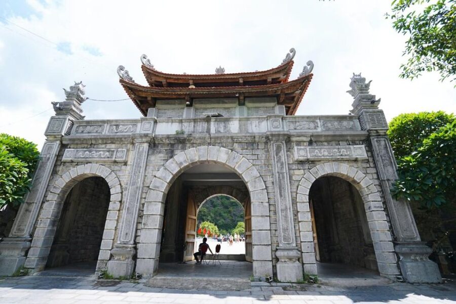 Ninh Binh Trip Visit Hoa Lu Capital -Tam Coc-Biking-Mua Cave - Mua Cave and the 500 steps: your rice-valley viewpoint workout