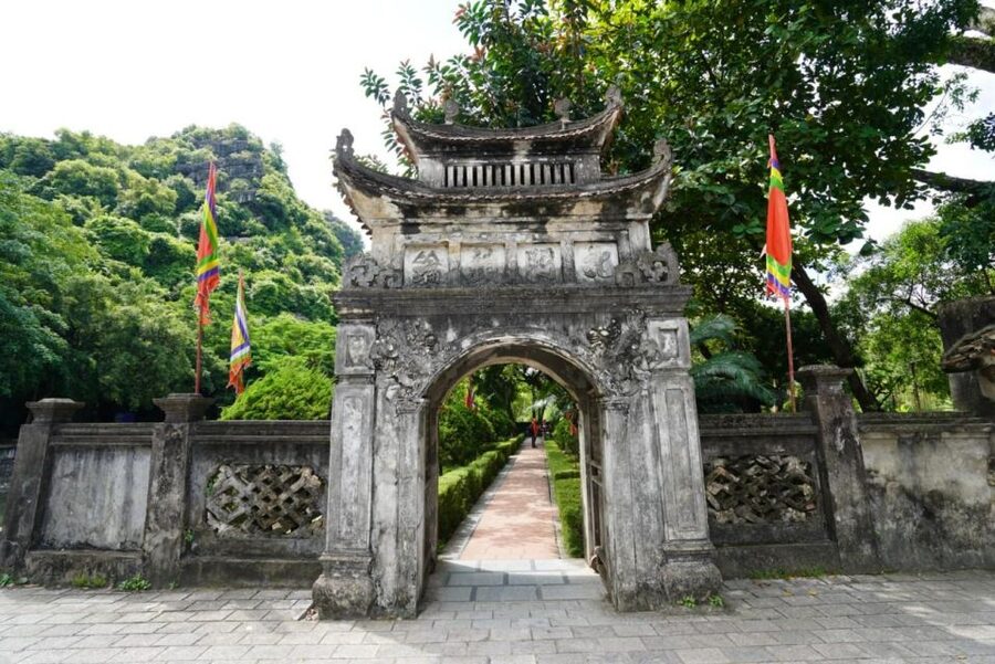 Ninh Binh Trip Visit Hoa Lu Capital -Tam Coc-Biking-Mua Cave - Hoa Lu Ancient Citadel: the temple stop that sets the stage