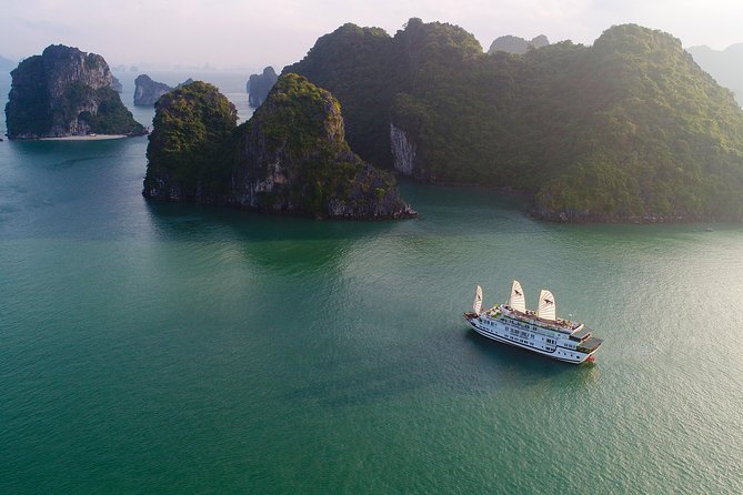 (Official) Signature Halong Cruise - 03 days 02 nights program - Getting to the ship: meeting point timing that matters