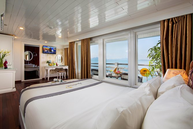 (Official) Signature Royal Cruise - 03 days 02 nights program - Food and service: where the cruise earns its reputation