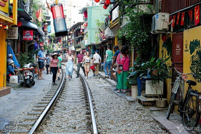 Old Quarter Food Tour in Hanoi - Stop-by-stop: from Hoè Nhai to the dishes by Long Biên Bridge