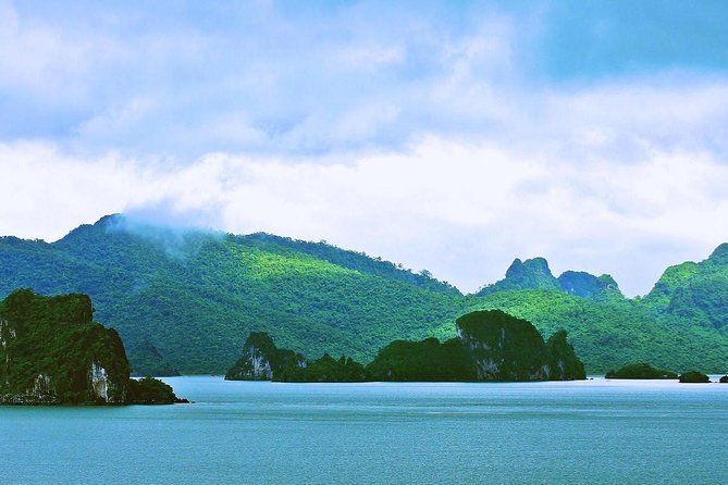 Overnight Bai Tu Long Bay and Ha Long Bay Cruise - Meals, drinks, and what to expect from included dining