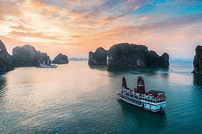 Overnight Bai Tu Long Bay Cruise from Hanoi - Ha Long Bay All-Inclusive - Day 1 on the water: lunch cruise to Cap la Island