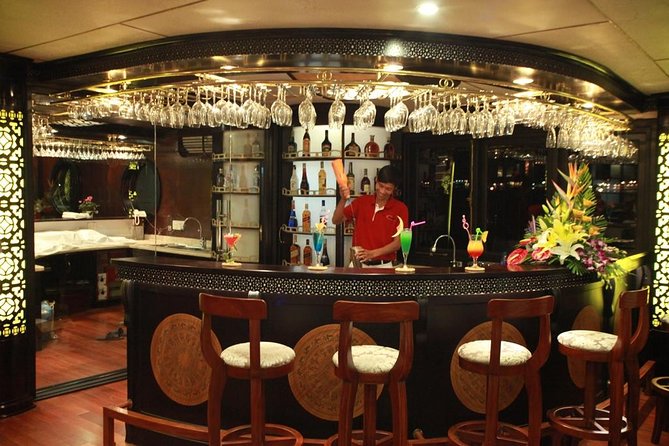 Overnight Halong Bay Cruise on the Starlight - Day 1: Sung Sot Cave and Ti Top Island, Two Stops with Different Speeds