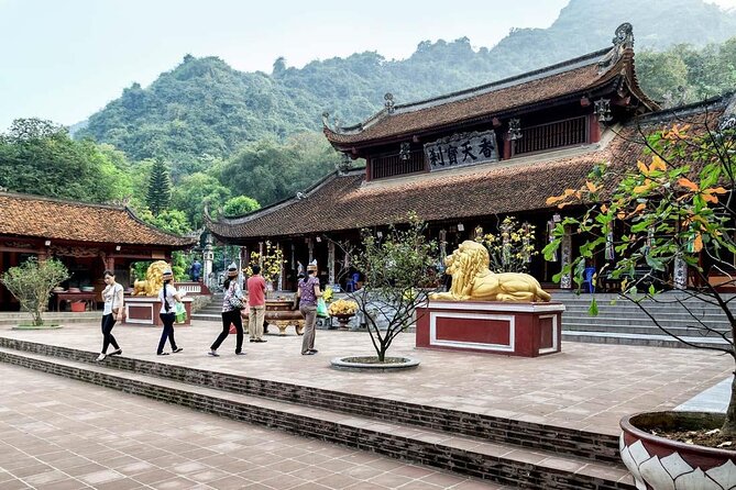 Perfume Pagoda Day Tour from Hanoi - Guide quality and group size: what to expect on the ground