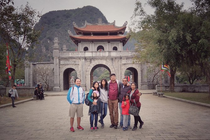 Premium Hoa lu - Trang An - Mua Cave with Buffet Lunch from Hanoi - The day starts early: 7:00 am Hanoi pickup to 9 to 10 hours total
