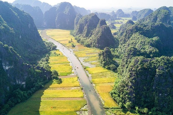 Premium Hoa lu - Trang An - Mua Cave with Buffet Lunch from Hanoi - Hoa Lu Temples of the Dinh and Le Dynasties: a quick stop with real visual impact