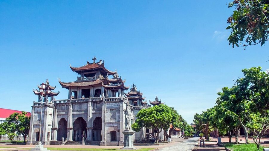 Private Car/Bus Renting Hanoi - Ninh Binh - Halong - Sapa... - A private Hanoi day built around Phat Diem, Van Long, and Hang Mua