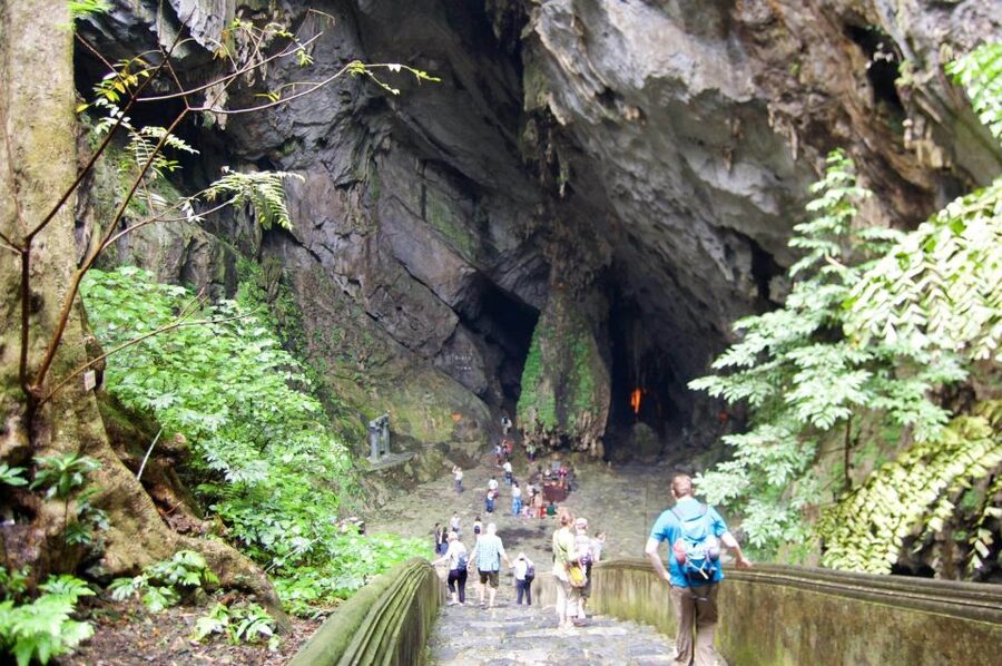 Private Car/Bus Renting Hanoi - Ninh Binh - Halong - Sapa... - Lunch at a local restaurant, then head to the Mua Cave climb