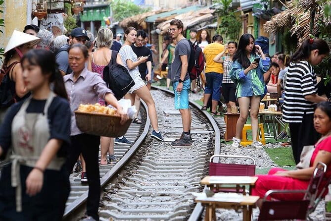 Private Early Morning Tour in Hanoi City - What kind of guide experience you can expect