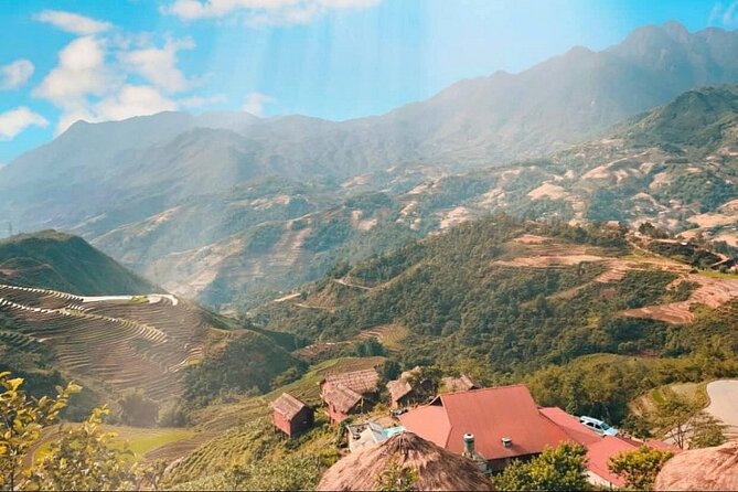 Private Full Day Tour in Sapa by Car - The short Sapa Market stop that adds context
