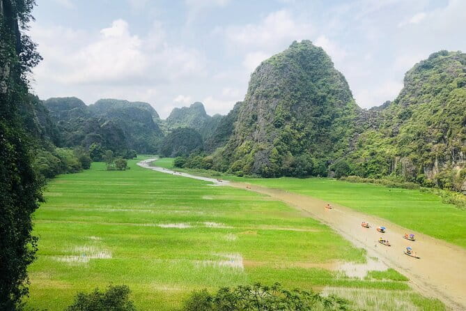 Private Guided Adventure in Ninh Binh Vietnam - Why Tam Coc on a private sampan feels different