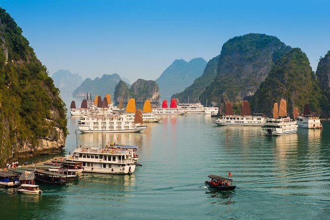Private Halong Bay Sailing Cruise from Hanoi - A 7:00 am start and a smooth Hanoi-to-Halong Bay drive