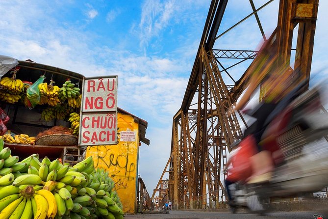 Private Hanoi Motorbike Sightseeing and Food Tour - Duờng Tau Railway Street and the Hanoi Flag Tower