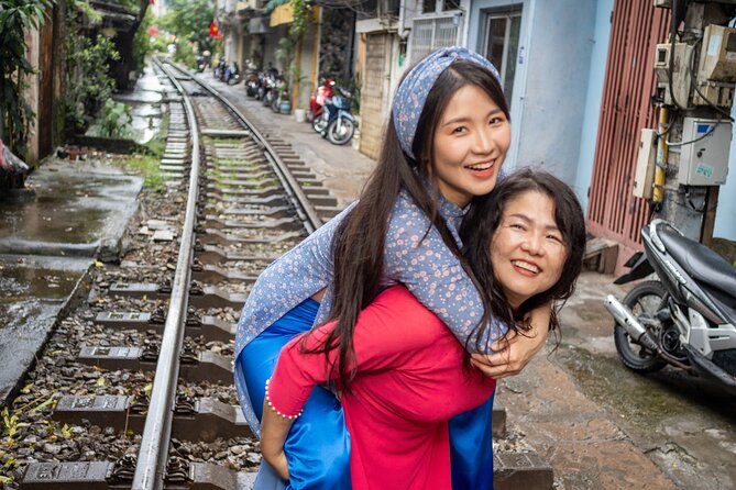 Private Hanoi Photoshoot – Iconic Spots & Hidden Gems - Long Bien Bridge Stop: Getting River and Movement in Your Photos
