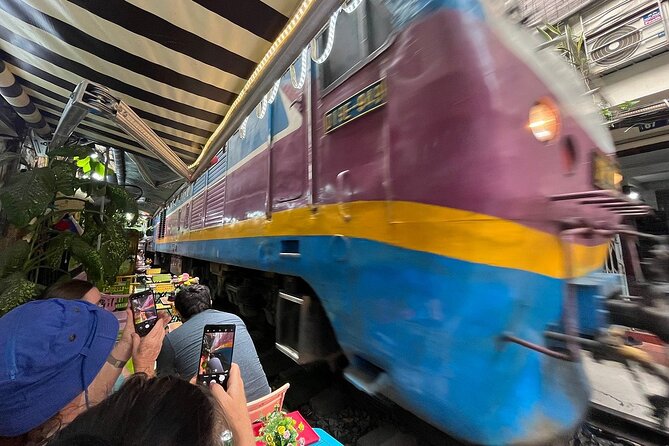 Private Hanoi Sightseeing Tour by Army Jeep - Huu Tiep Lake and the Downed B-52 area: the street-level side of war memory