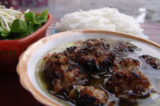 Private Hanoi Street Food Walking Tour With Real Foodie - Starting in the Old Quarter: Pickup, Pace, and Expectations